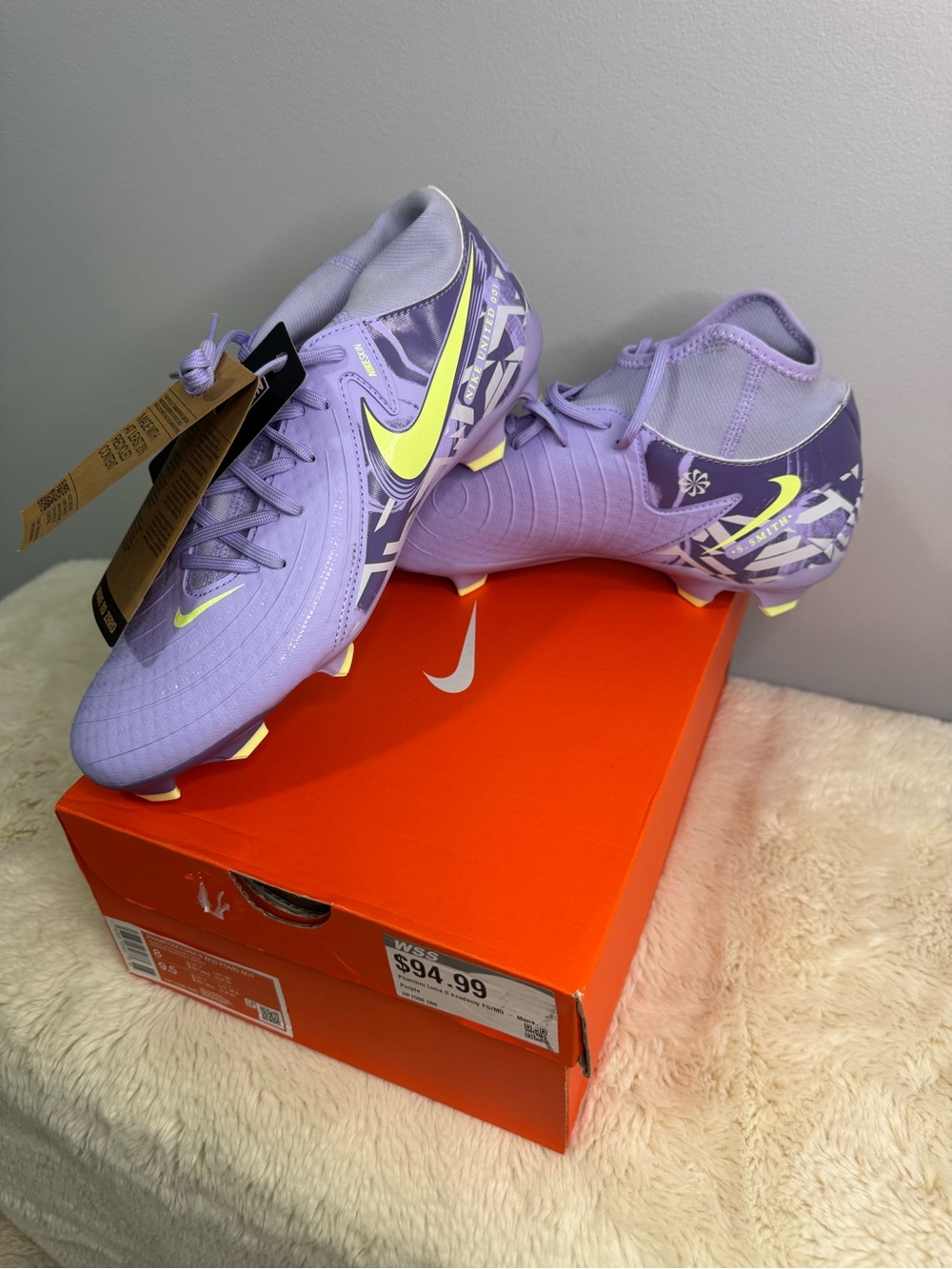 Nike Phantom Luna II Academy FG/MG Soccer Cleats